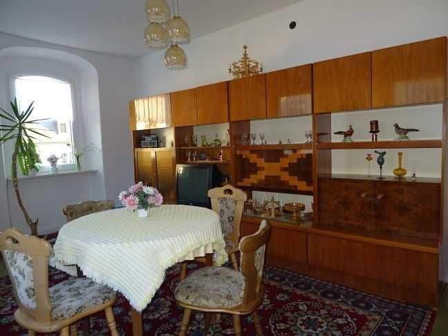 Gemütliche, helle 4-Zimmer-Wohnung mit Einbauküche in zentraler Lage von Auma zu vermieten 4 zimmer