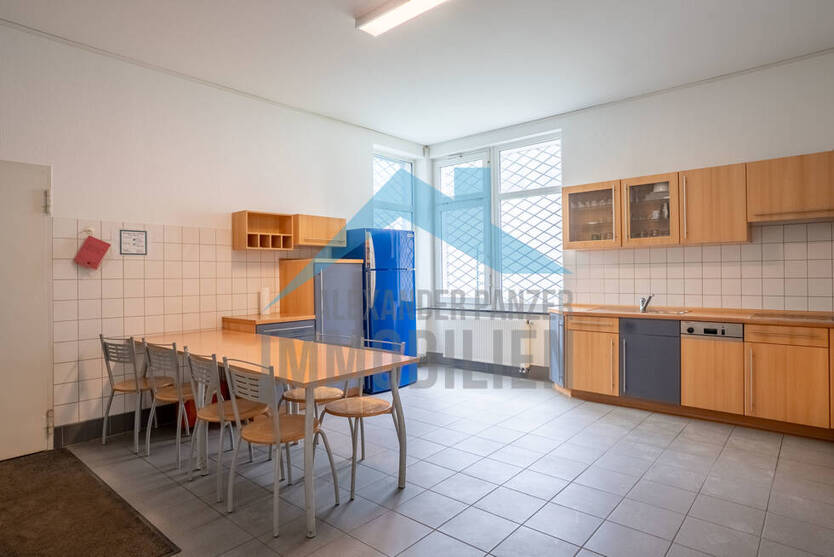 Gepflegte und großzügige Lagerhalle mit Bürogebäude in Autobahnnähe - Logistikpark - Lutterberg!