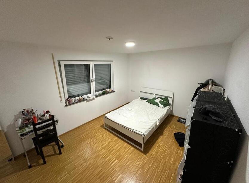 WG (1er Zimmer in 4er WG)