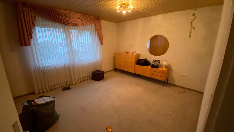 Einfamilienhaus mit Garten + Garage 575m^2 ZU VERMIETEN! 5 zimmer