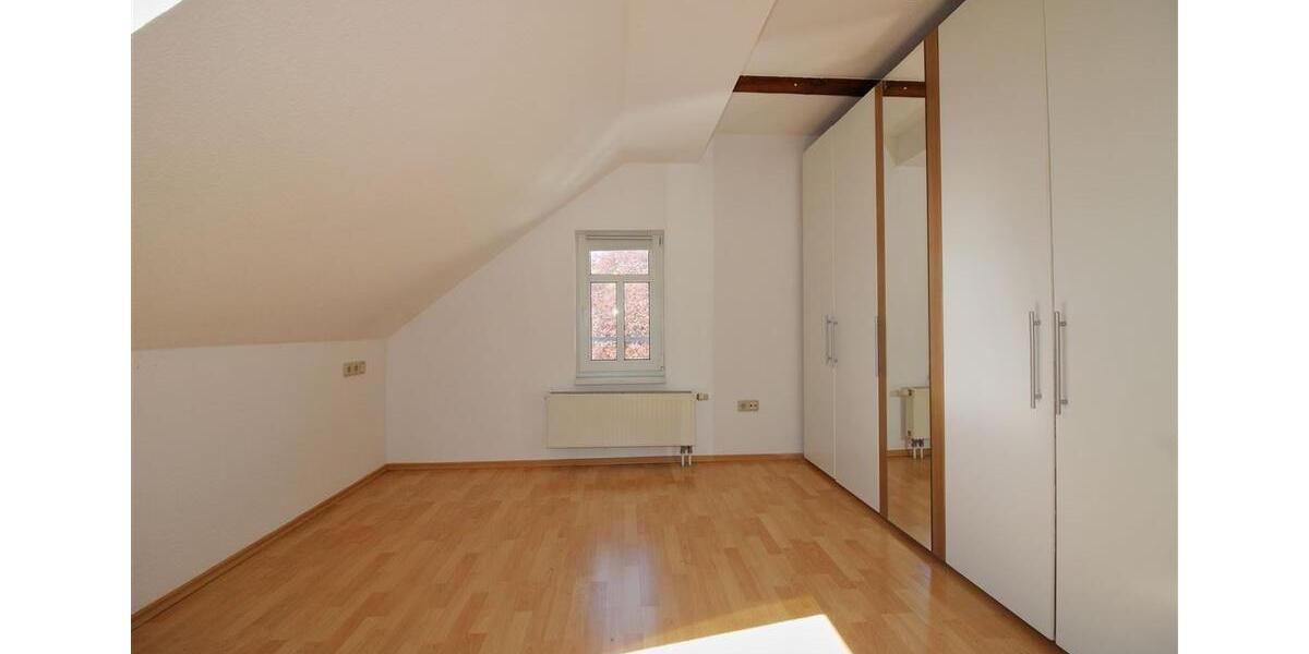 Ideal für Singles oder Paare: Attraktive Dachgeschosswohnung mit Stellplatz; auch Kauf möglich 2 zimmer
