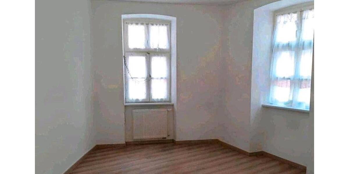 Erdgeschoßwohnung Hildburghausen - 3 Zimmer, 94 m&sup2;, 820&euro; | Angebot:25990379