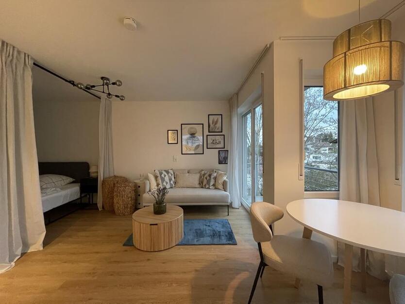 Möblierte 1-Zi. Whg. mit Stellplatz, Einbauküche und Balkon in Reutlinge 1 zimmer