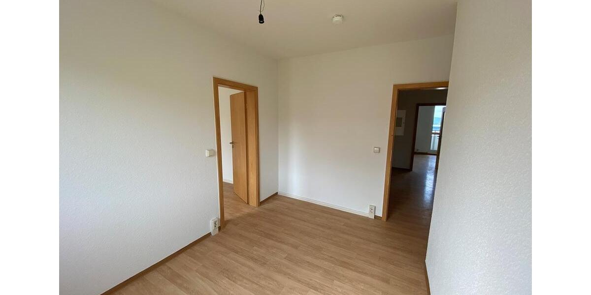 Etagenwohnung Suhl - 4 Zimmer, 65 m&sup2;, 400&euro; | Angebot:26383681