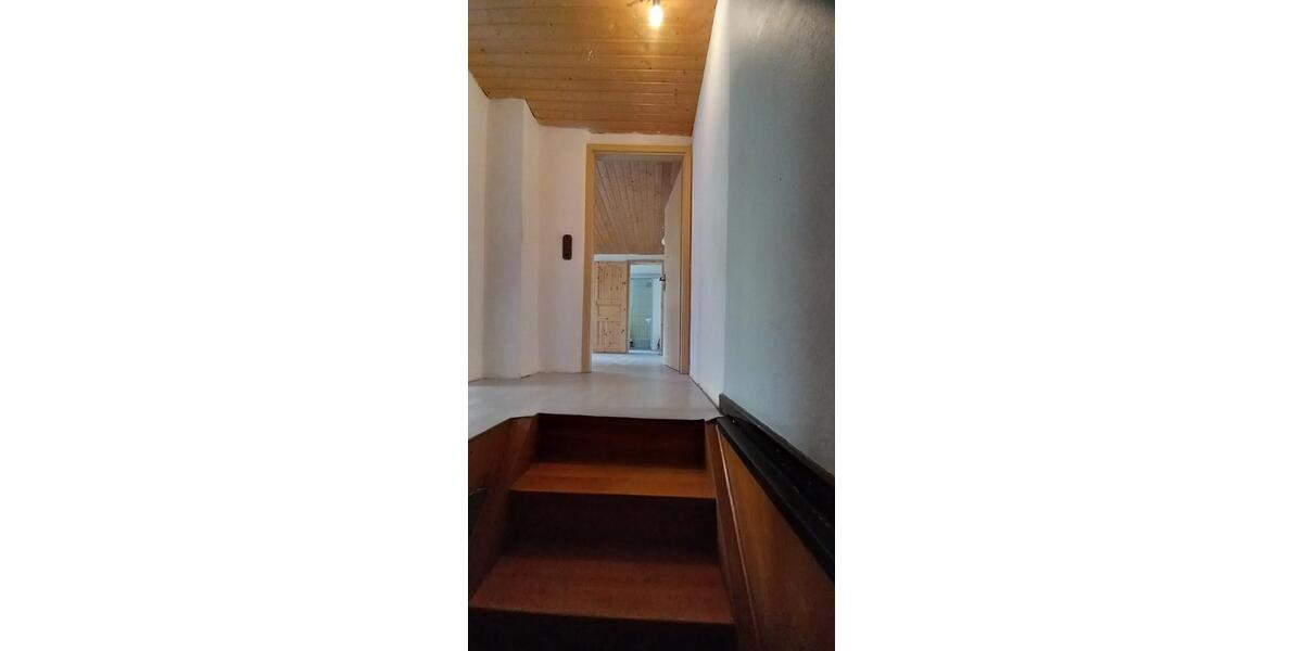 Etagenwohnung Niederneisen - 5 Zimmer, 140 m&sup2;, 990&euro; | Angebot:24524613