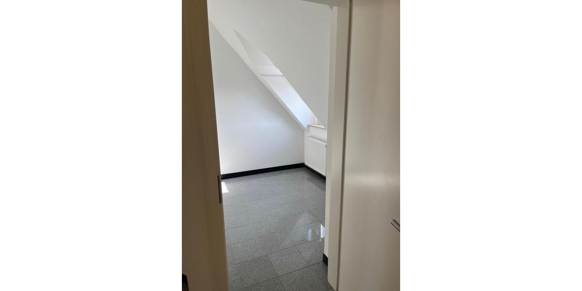 Dachgeschoßwohnung Erwitte - 3 Zimmer, 124 m&sup2;, 1.158&euro; | Angebot:25871322