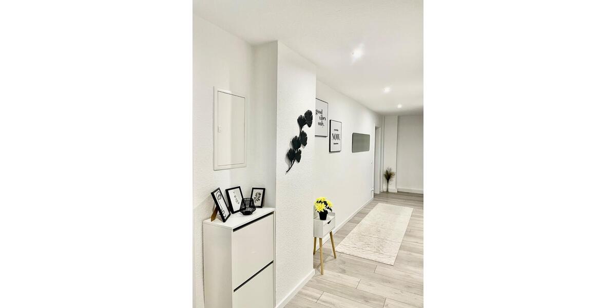 Dachgeschoßwohnung Duisburg Duisburg-Mitte - 2.5 Zimmer, 70 m&sup2;, 1.200&euro; | Angebot:25309711