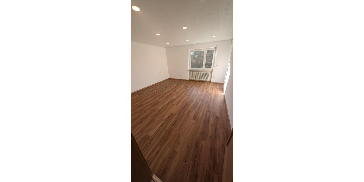 Erdgeschoßwohnung Neuenmarkt - 3 Zimmer, 85 m&sup2;, 860&euro; | Angebot:25146447