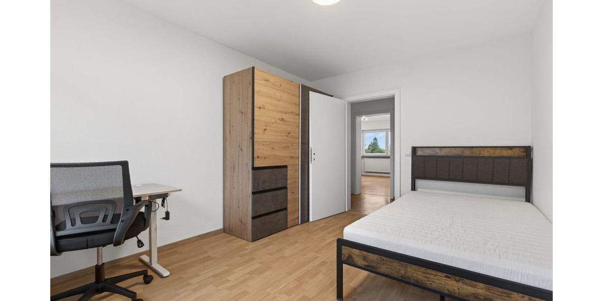 Teilmöblierte 5 Zimmerwohnung mit 2 Balkonen in Karlsruhe-Knielingen ab sofort zu vermieten 5 zimmer