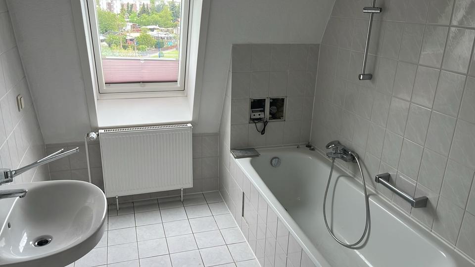 Dachgeschoßwohnung Bitterfeld-Wolfen Bitterfeld - 3 Zimmer, 70 m&sup2;, 734&euro; | Angebot:26460976