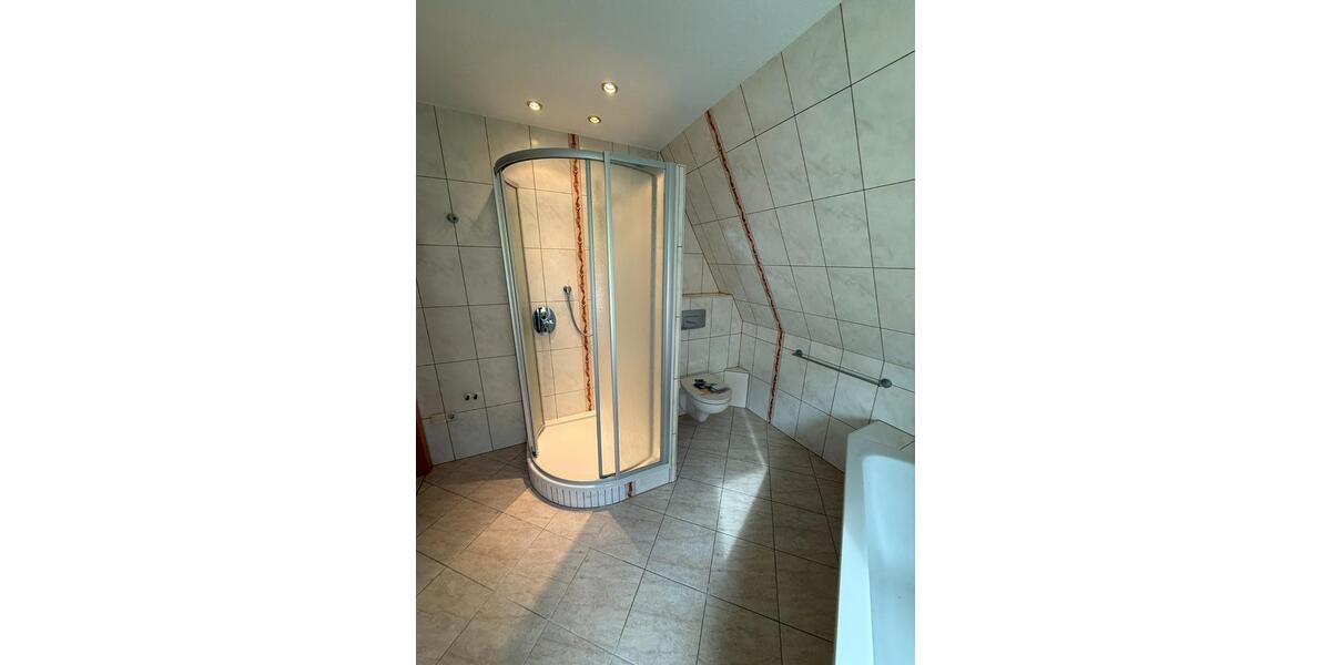 Dachgeschoßwohnung Limbach-Oberfrohna Oberfrohna - 4 Zimmer, 80 m&sup2;, 400&euro; | Angebot:26181505