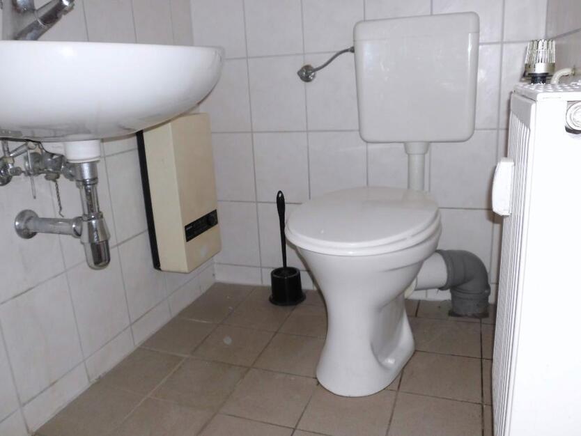 1 - RAUM - WOHNUNG - PARTERRE - BAD MIT DU - 2-ABSTELLRÄUME - BÜTZOW - STADTZENTRUM 1 zimmer