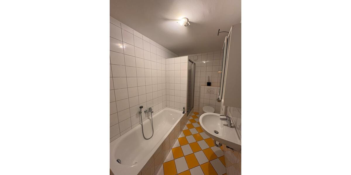 Etagenwohnung Burghausen - 2 Zimmer, 70 m&sup2;, 990&euro; | Angebot:25307819