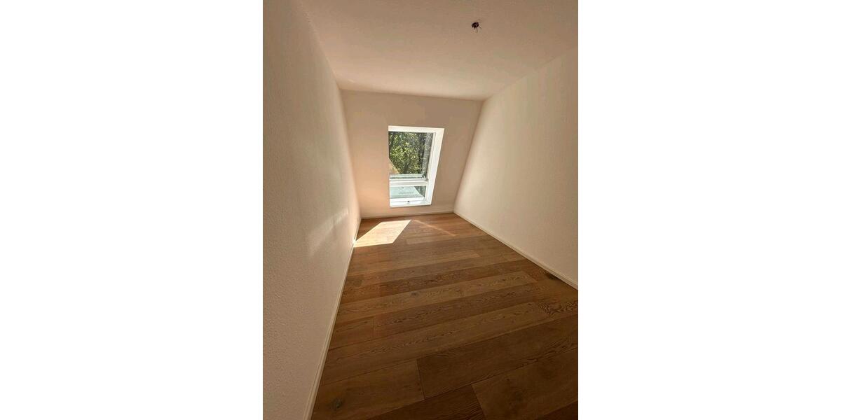 Dachgeschoßwohnung Velten - 3 Zimmer, 77 m&sup2;, 1.500&euro; | Angebot:26403569