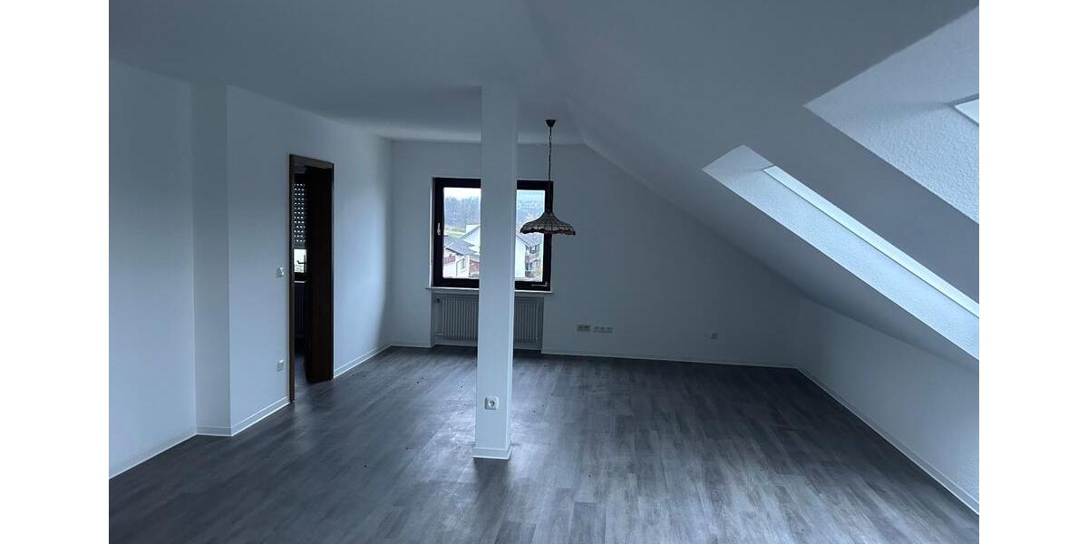 Dachgeschoßwohnung Fulda Aschenberg - 2.5 Zimmer, 77 m&sup2;, 700&euro; | Angebot:25262391