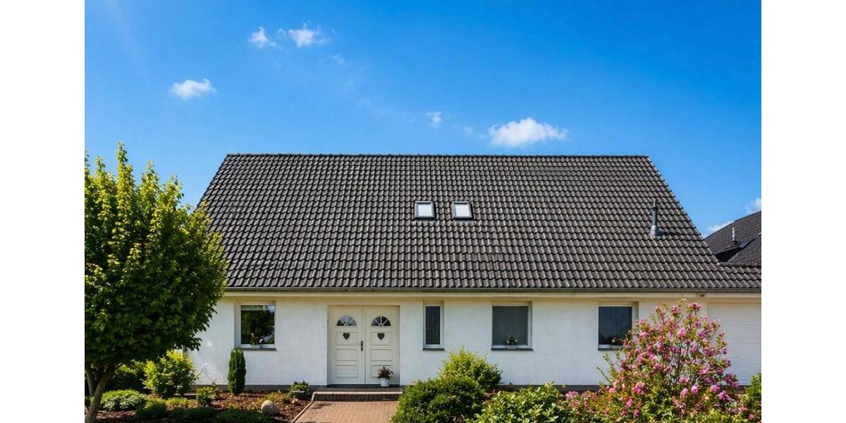 Einfamilienhaus Brackel - 7 Zimmer, 220 m&sup2;, 2.400&euro; | Angebot:26698292