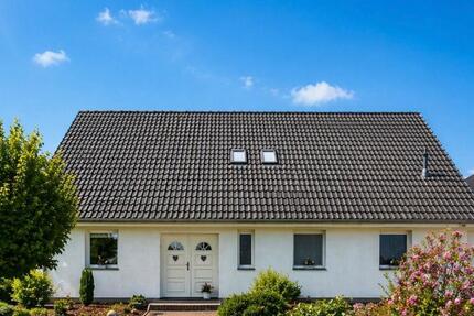 Haus Brackel - 7 Zimmer, 220 m&sup2;, 2.400&euro; | Angebot:26698292
