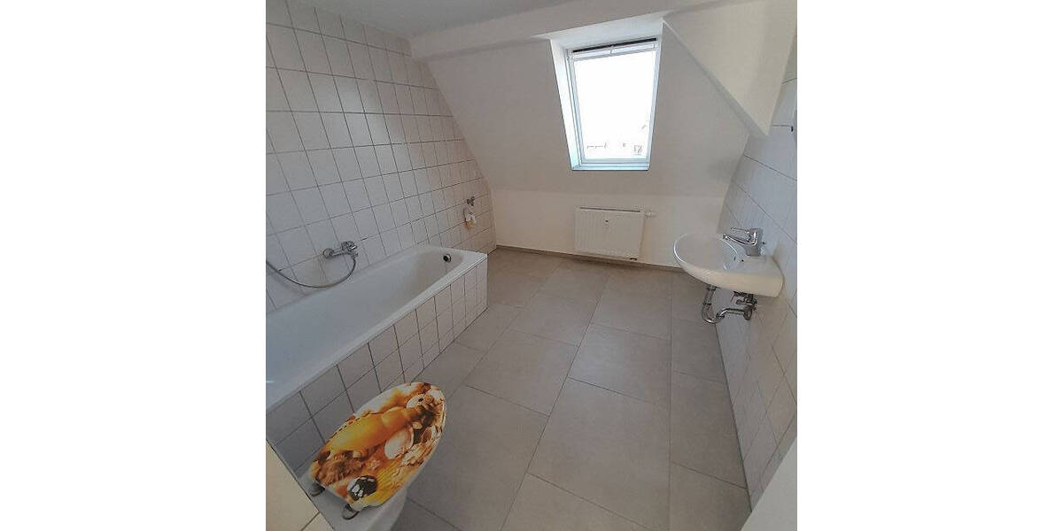 Helle 3-Zi DG Wohnung mit EBK in Stadtlage - Etagenwohnung Zwickau Pölbitz | Angebot:23973934