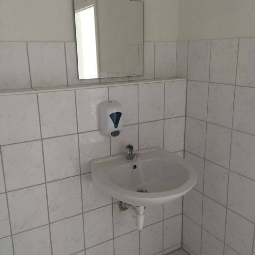 Büro oder Schulungsräume neben Kaufland, viele Parkplätze 15 zimmer