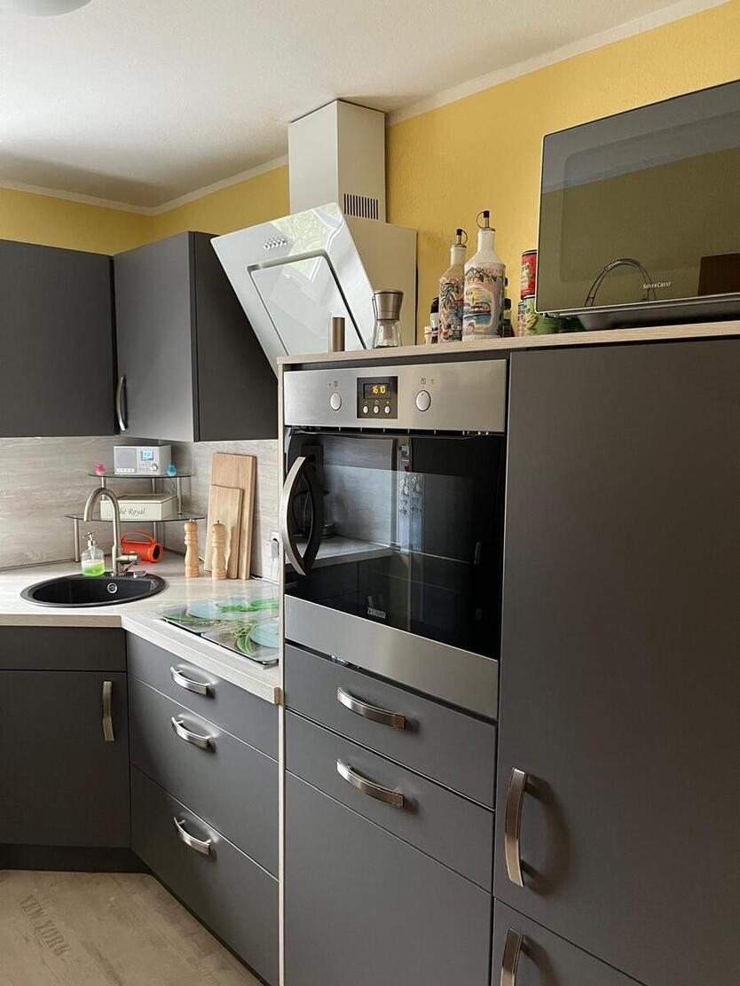 Helle 3,5-Zimmer-Galeriewohnung in Mockritz mit Balkon ( EBK + weitere Möbel können erworben werden) 2.5 zimmer