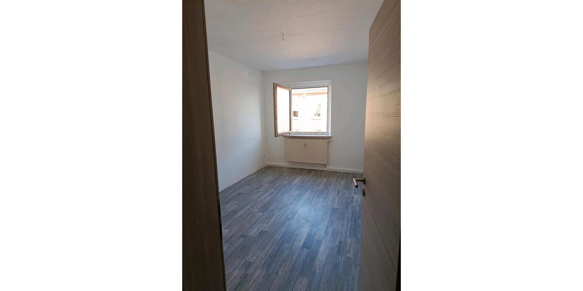 Etagenwohnung Mittweida - 3 Zimmer, 63 m&sup2;, 380&euro; | Angebot:25367864