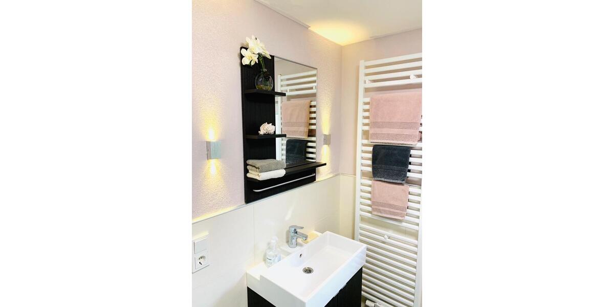 Helle moderne Ferienwohnung m. SAUNA auch PendlerLangzeitmiete 2 zimmer