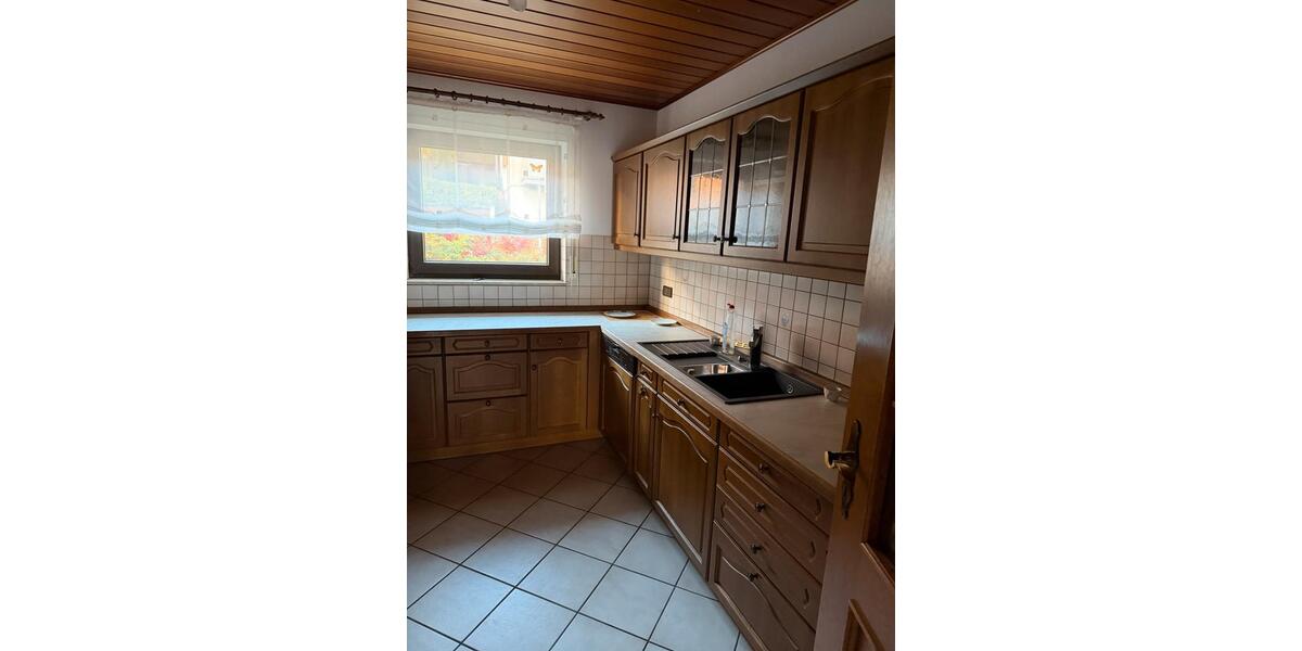 Erdgeschoßwohnung Albersweiler - 4 Zimmer, 160 m&sup2;, 1.150&euro; | Angebot:26580460