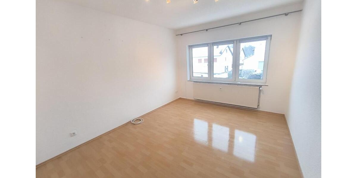 Helle Dachgeschosswohnung 80 qm in Enger mit Balkon und Carport 3 zimmer