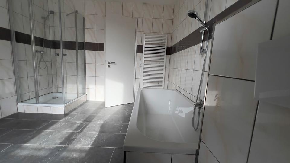 Etagenwohnung Rötha - 4 Zimmer, 120 m&sup2;, 1.220&euro; | Angebot:24548501