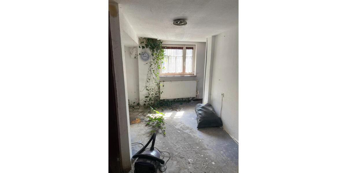 Verwahrloste Hofreite an Selbstsanierer in Mücke zu vermieten. 5 zimmer