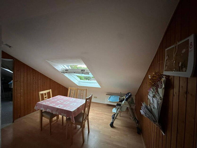 Gemuetliche 2-Z. DG-Wohnung (OG2) ab 1.12 Frei