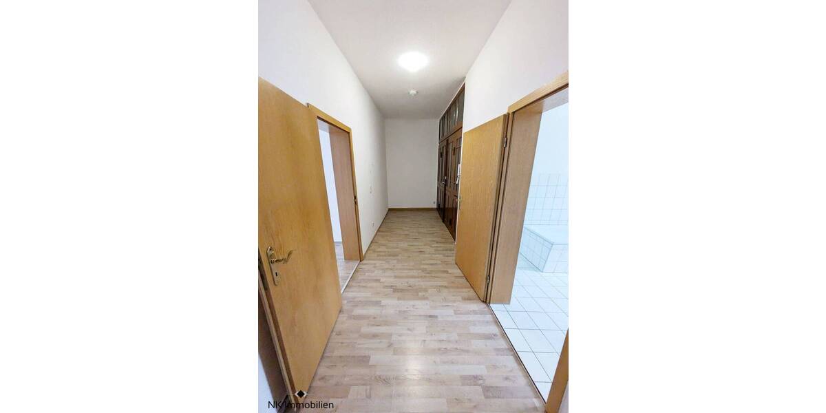 Etagenwohnung Waldenburg - 2 Zimmer, 75 m&sup2;, 300&euro; | Angebot:26758898