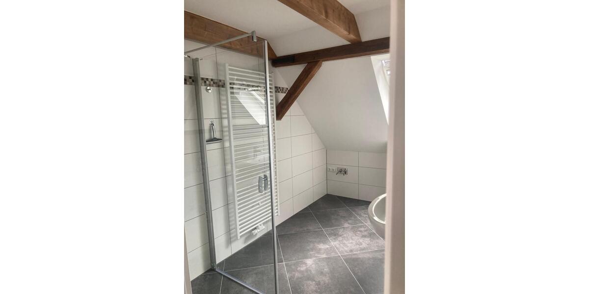 Dachgeschosswohnung mit Klima Balkon EBK Neuzustand Unikat 2 zimmer