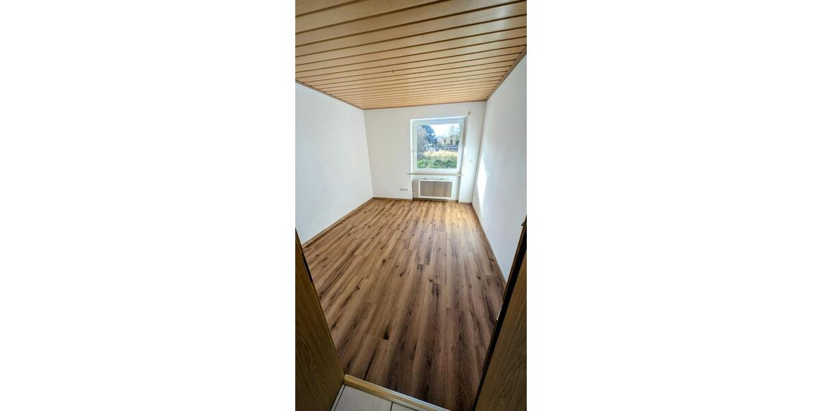 Erdgeschoßwohnung Neuenmarkt - 3 Zimmer, 85 m&sup2;, 860&euro; | Angebot:25146447