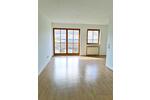 (13648 01) Meiningen: kleine ruhige 2-Zimmer Wohnung mit PKW-Stellplatz und Keller, EBK möglich