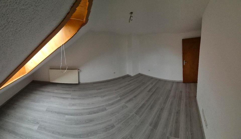 Dachgeschoßwohnung Saarbrücken West - 3 Zimmer, 50 m&sup2;, 600&euro; | Angebot:26536779