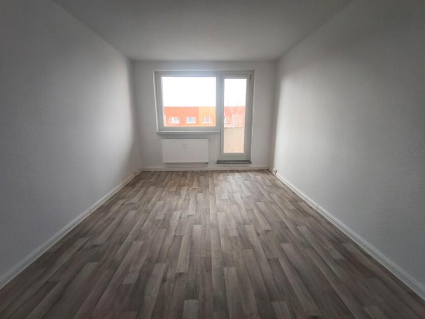 Wohnung mit Einbauküche + frisch renoviert!