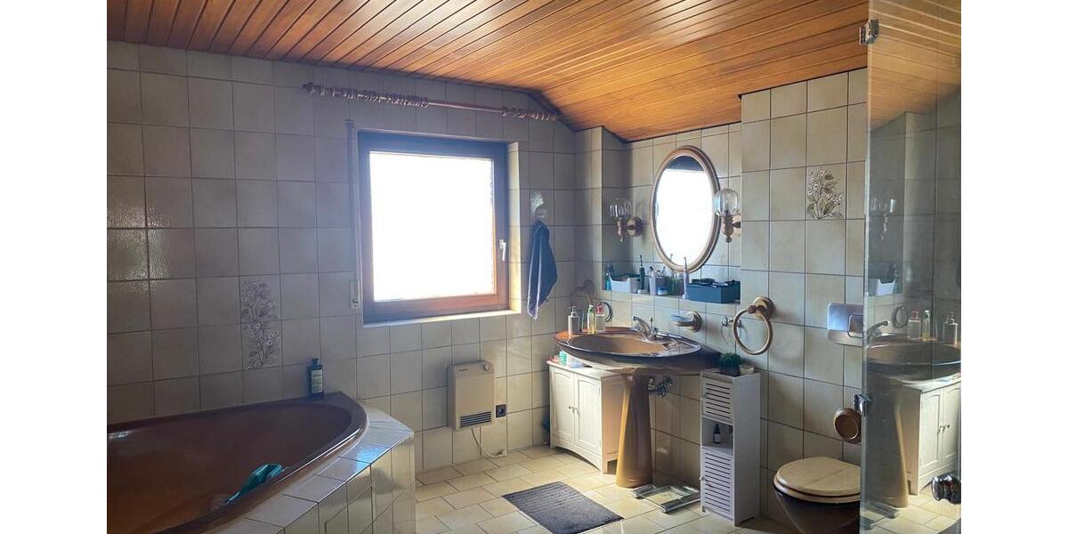 Dachgeschoßwohnung Ditzingen - 3.5 Zimmer, 103 m&sup2;, 1.100&euro; | Angebot:26654945