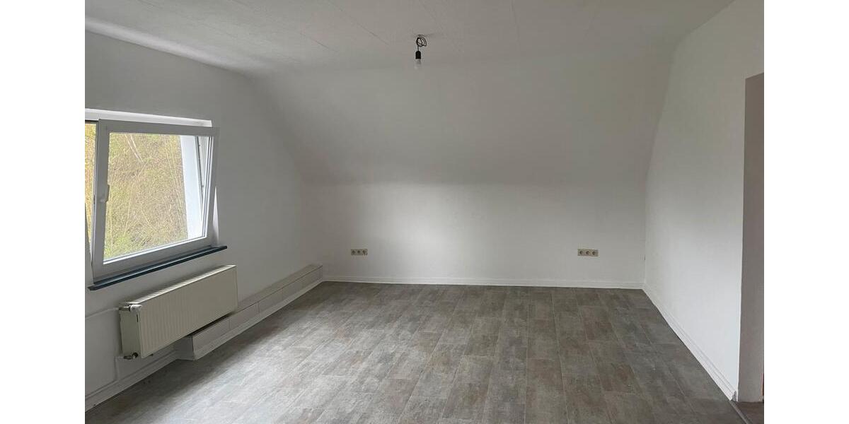 Dachgeschoßwohnung Iserlohn - 3 Zimmer, 80 m&sup2;, 500&euro; | Angebot:26366507