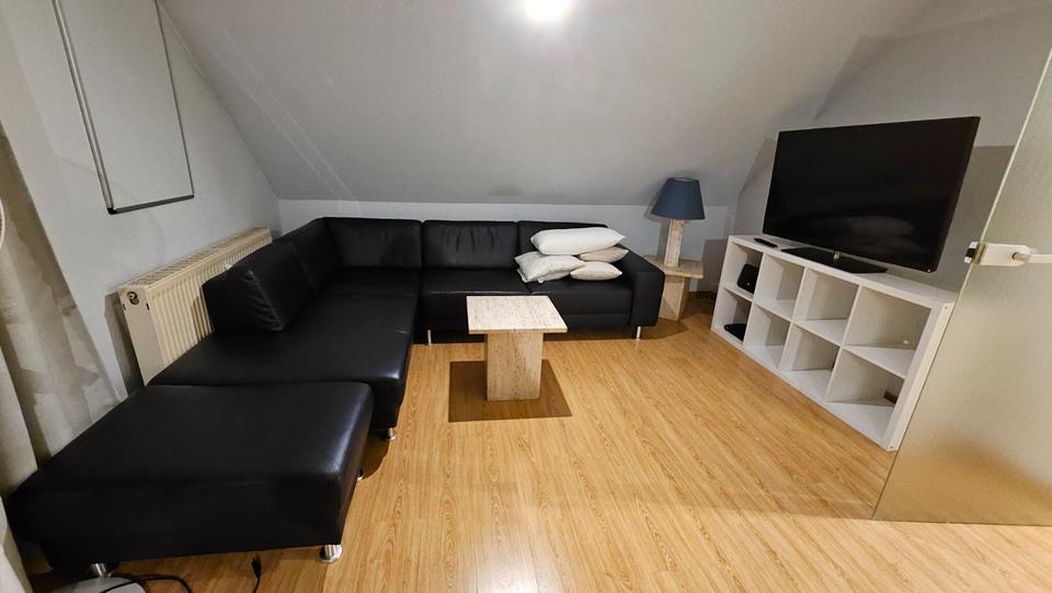 Dachgeschoßwohnung Wiesbaden Biebrich - 2.5 Zimmer, 80 m&sup2;, 1.400&euro; | Angebot:24923198