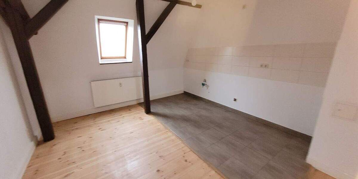 Frisch renovierte Wohnung im Dachgeschoss sucht neuen Mieter. 2 zimmer