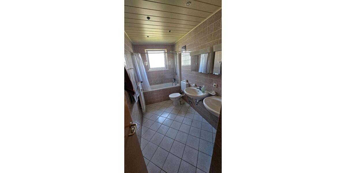 Etagenwohnung Kreuzwertheim - 5 Zimmer, 111 m&sup2;, 900&euro; | Angebot:26168735