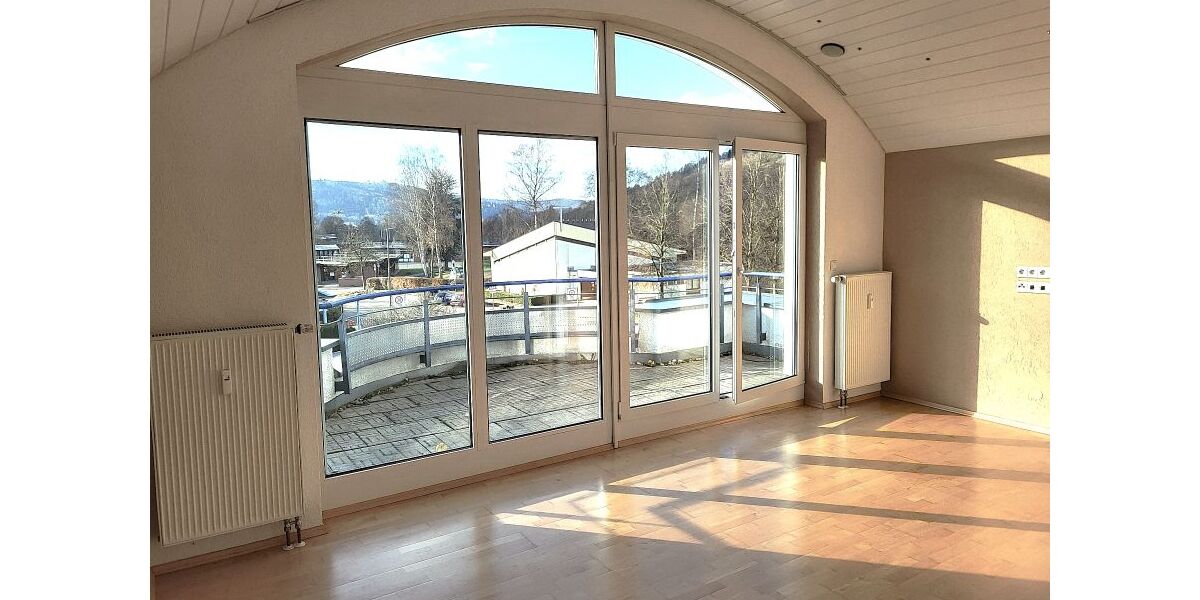 LUXUSPUR 5 Zi. DG 112m² + UG 17m² Büro-Hobbyraum an max. 3 Pers. zum 1.7.26 - Dachgeschoßwohnung Lorch | Angebot:26227932