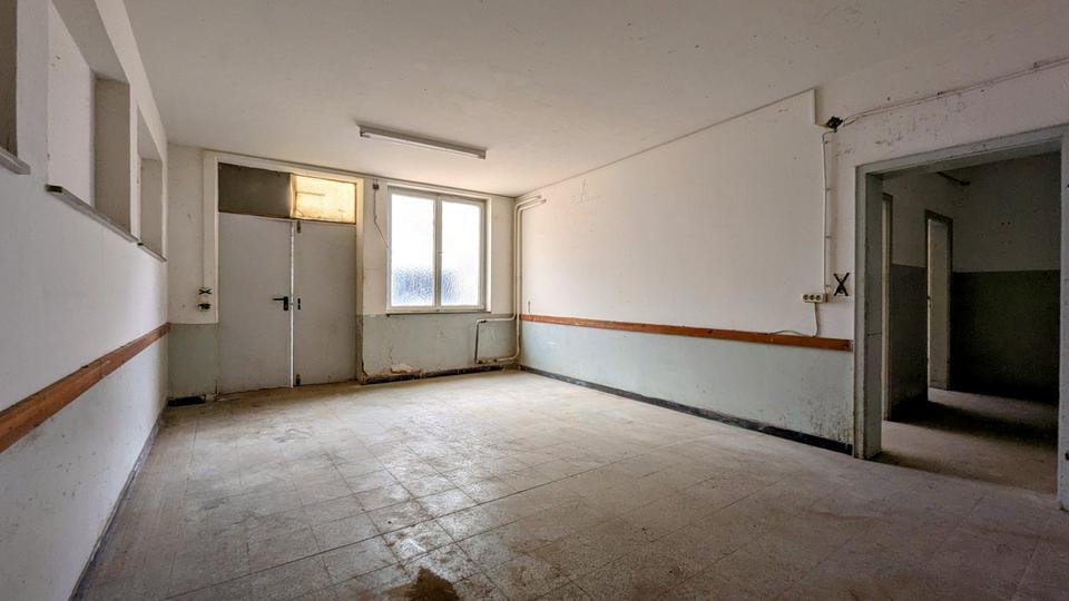 Lagerräume ca. 60 qm, mit Stellplatz,