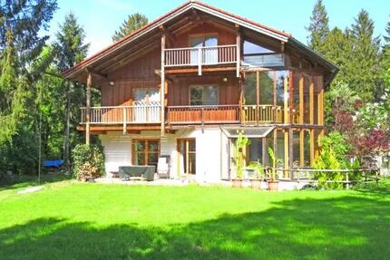 Großes Dachgeschoss Zimmer 64 qm in Isar Villa WG Gemeinschaft 1 zimmer