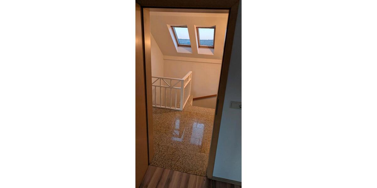 Dachgeschoßwohnung Königstein - 3 Zimmer, 95 m&sup2;, 990&euro; | Angebot:25340937