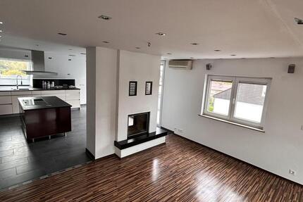 Moderne 4-Zimmer-Dachgeschosswohnung mit Luxus-Ausstattung, Balkon & Weitblick 4 zimmer