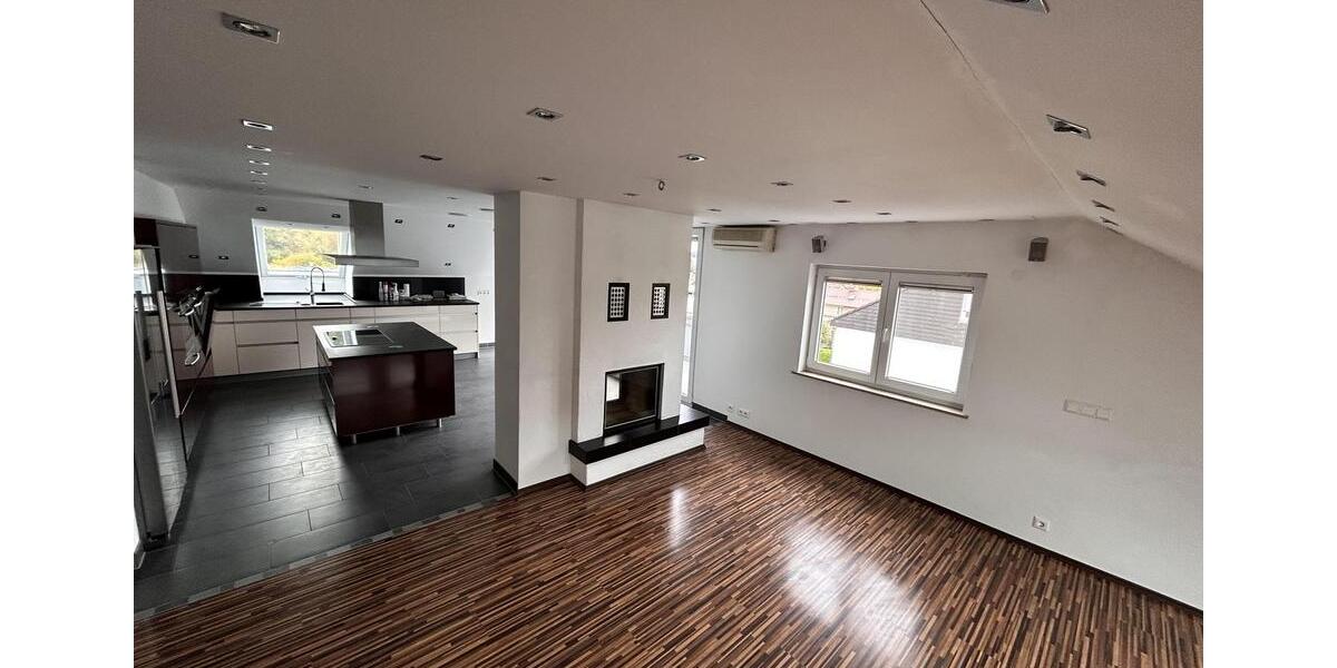 Moderne 4-Zimmer-Dachgeschosswohnung mit Luxus-Ausstattung, Balkon & Weitblick 4 zimmer