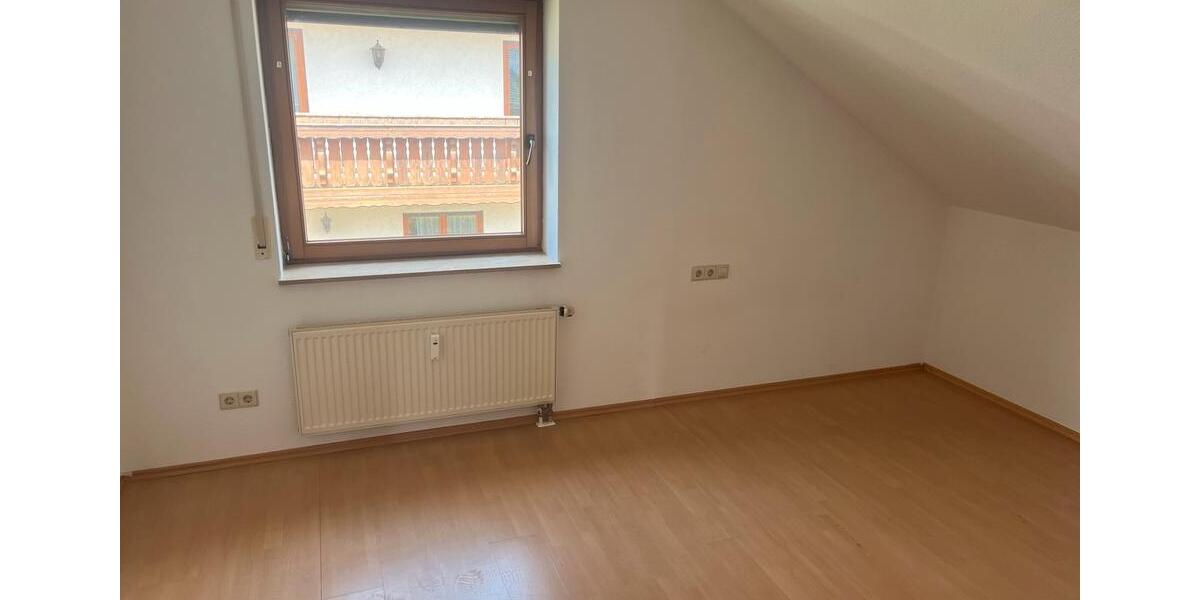 Dachgeschoßwohnung Geisingen - 3 Zimmer, 70 m&sup2;, 1.050&euro; | Angebot:26565515