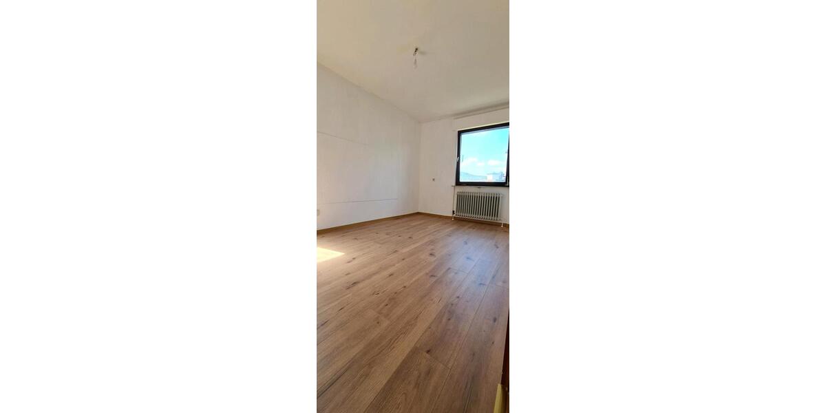 Wohnen auf Zeit Niedernhausen - 6 Zimmer, 160 m&sup2;, 12&euro; | Angebot:26610227
